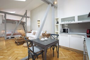 Duplex Studio | 私人廚房 | 電冰箱、微波爐、烤箱、爐台