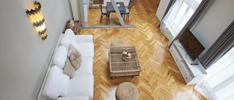 Duplex Studio | Vardagsrum | 55-tums platt-tv med satellitkanaler och tv