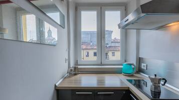 Frigorifero, microonde, forno, bollitore elettrico