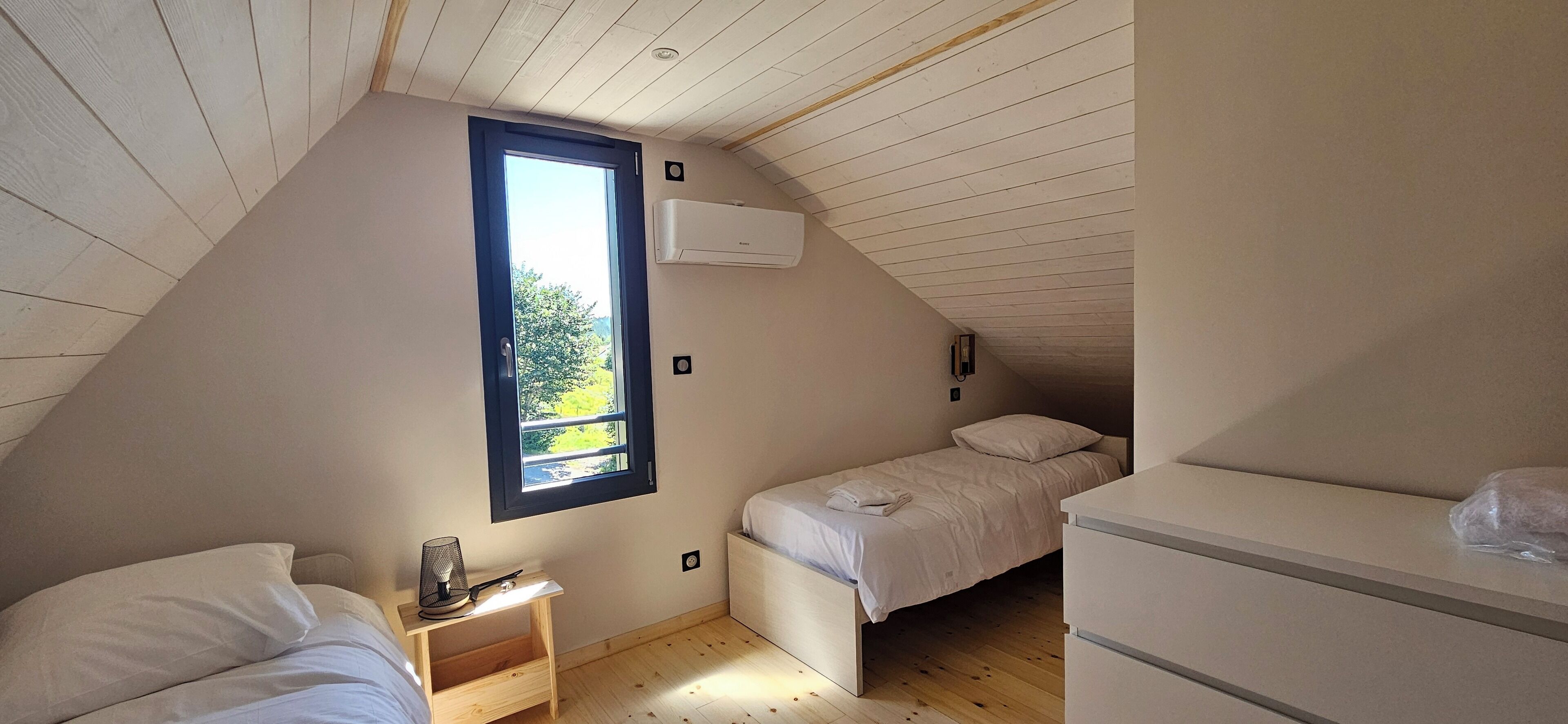 9 chambres, draps fournis