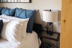 3 habitaciones, escritorio, tabla de planchar con plancha y wifi 