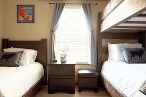 3 bedrooms, desk, iron/ironing board, WiFi
