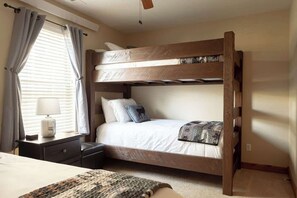 3 bedrooms, desk, iron/ironing board, WiFi