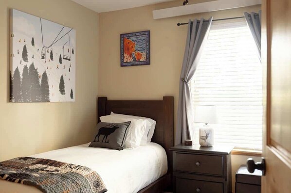 3 bedrooms, desk, iron/ironing board, WiFi