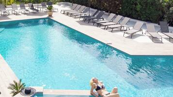 Een seizoensgebonden buitenzwembad