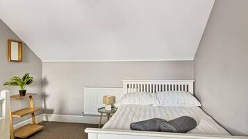 1 slaapkamer, een strijkplank/strijkijzer, wifi, beddengoed