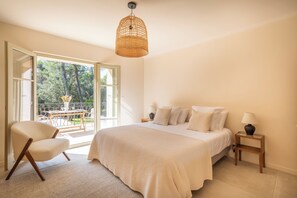 5 soverom, strykejern/-brett, wi-fi og sengetøy