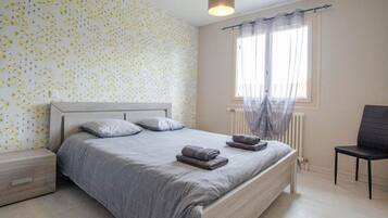 3 chambres, fer et planche à repasser, lit parapluie, Wi-Fi gratuit