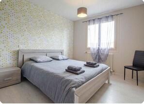 3 chambres, fer et planche à repasser, lit parapluie, Wi-Fi gratuit