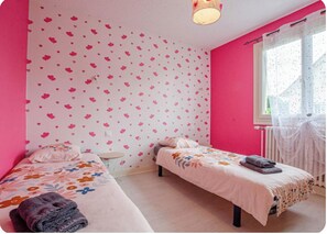 3 bedrooms, iron/ironing board, travel crib, free WiFi - carrot's home (Dienville)