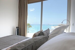 2 makuuhuonetta, silitysrauta/-lauta, vuodevaatteet