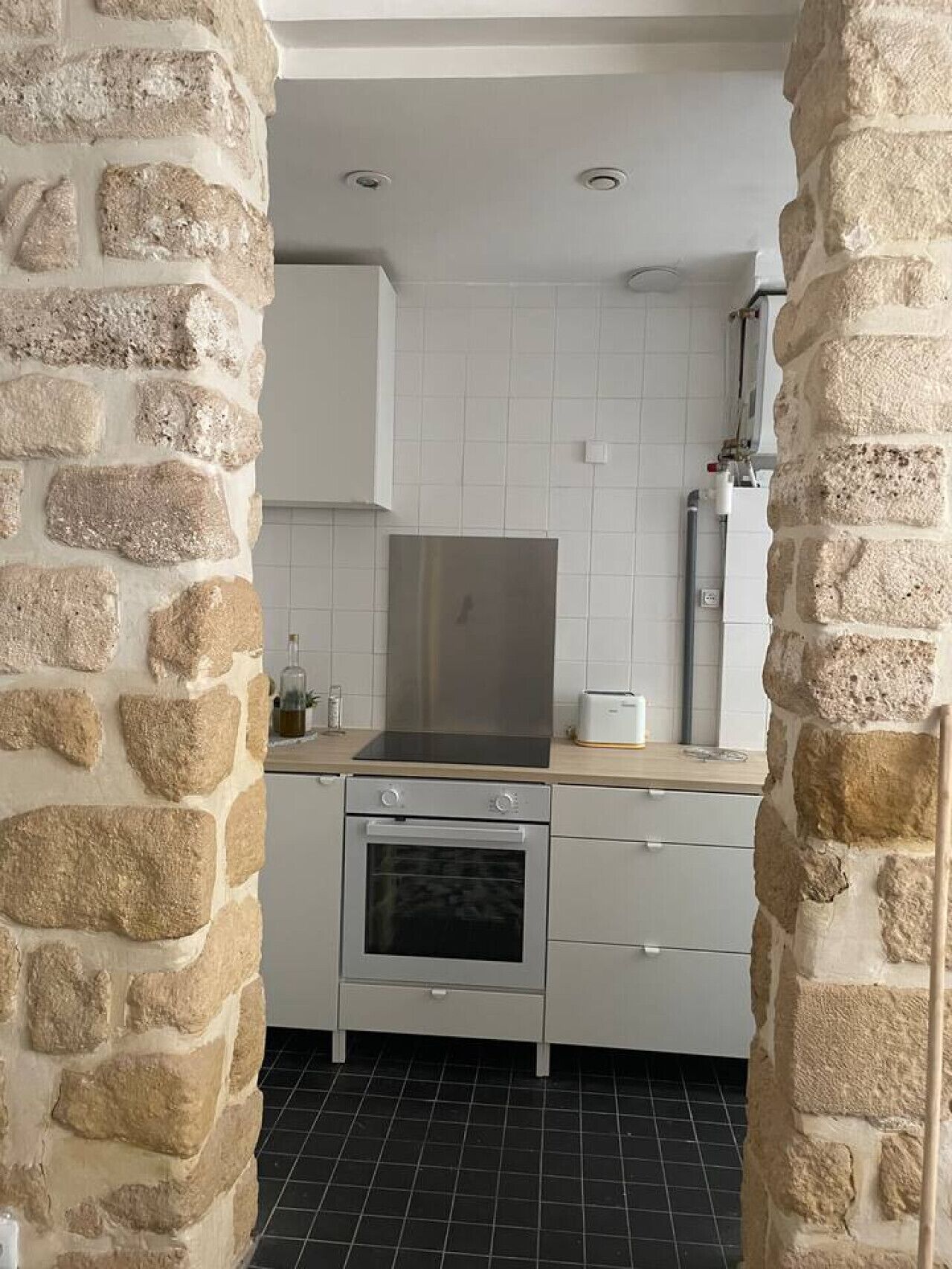Fridge, microwave, oven, coffee/tea maker