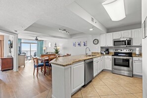 Fridge, microwave, oven, stovetop - Grand Atlantic 407-4 Bedroom-Myrtle Beach-Pool (Myrtle Beach)