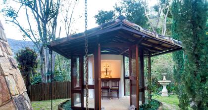 Casa Completa com Piscina em Condomínio Fechado, Área de Lazer e Muita Natureza