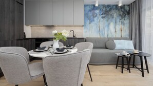 Living room - Studio dla 4 Osób & Balkon by Renters (Warsaw)