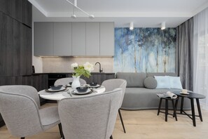 Living room - Studio dla 4 Osób & Balkon by Renters (Warsaw)