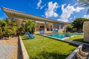 4 bedrooms - Amazing 4BR 3BA Villa Palm Beach w NEW Pool (Noord)