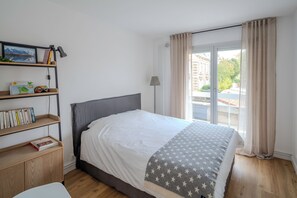 2 Schlafzimmer, Schreibtisch, Bügeleisen/Bügelbrett, WLAN