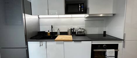 Fridge, microwave, oven, stovetop