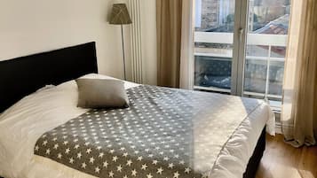 2 bedrooms, desk, iron/ironing board, WiFi