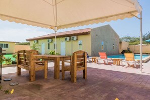 Apartment - King Size Bed Studio w Pool Close to Beaches (Noord)