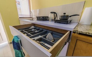 Room - King Size Bed Studio w Pool Close to Beaches (Noord)