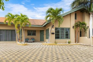 3 bedrooms - Cozy 3BR Town Home in Gated Community Palm Beach (Noord)