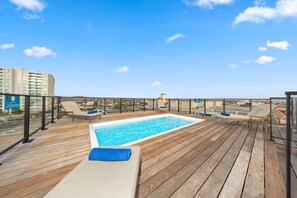 Apartment - Modern Corner Unit Pool Steps From Palm Beach (Noord)