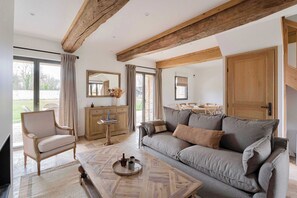 Casa júnior, vista para o jardim | Área de estar