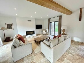 スーペリア ハウス ガーデンビュー | リビング エリア