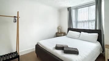 1 habitación, tabla de planchar con plancha, wifi gratis y ropa de cama