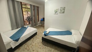 2 habitaciones, tabla de planchar con plancha, wifi y ropa de cama 