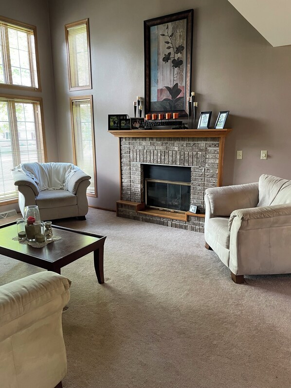 Living area - Charming house in enchanting Oshkosh with WiFi, AC (Oshkosh)