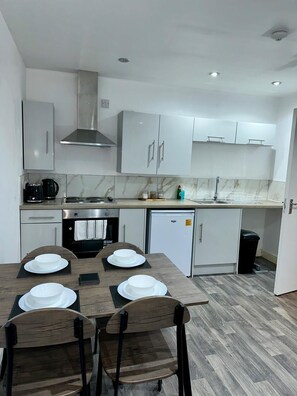 Private kitchen - City Centre 2 bedroom apartment in Wolverhampton - 4 minutes from the station! (Wolverhampton)