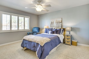 2 bedrooms, desk, Internet, bed sheets - Near Surprise Stadium! Home w/ Pet-Friendly Yard (Sun City West)