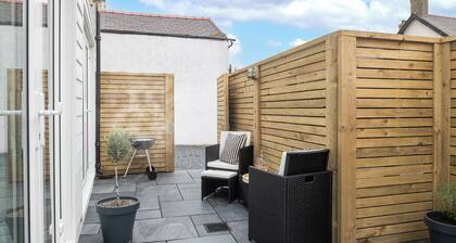 Wave apartment is ideal for up to four guests offering a retreat by the sea.