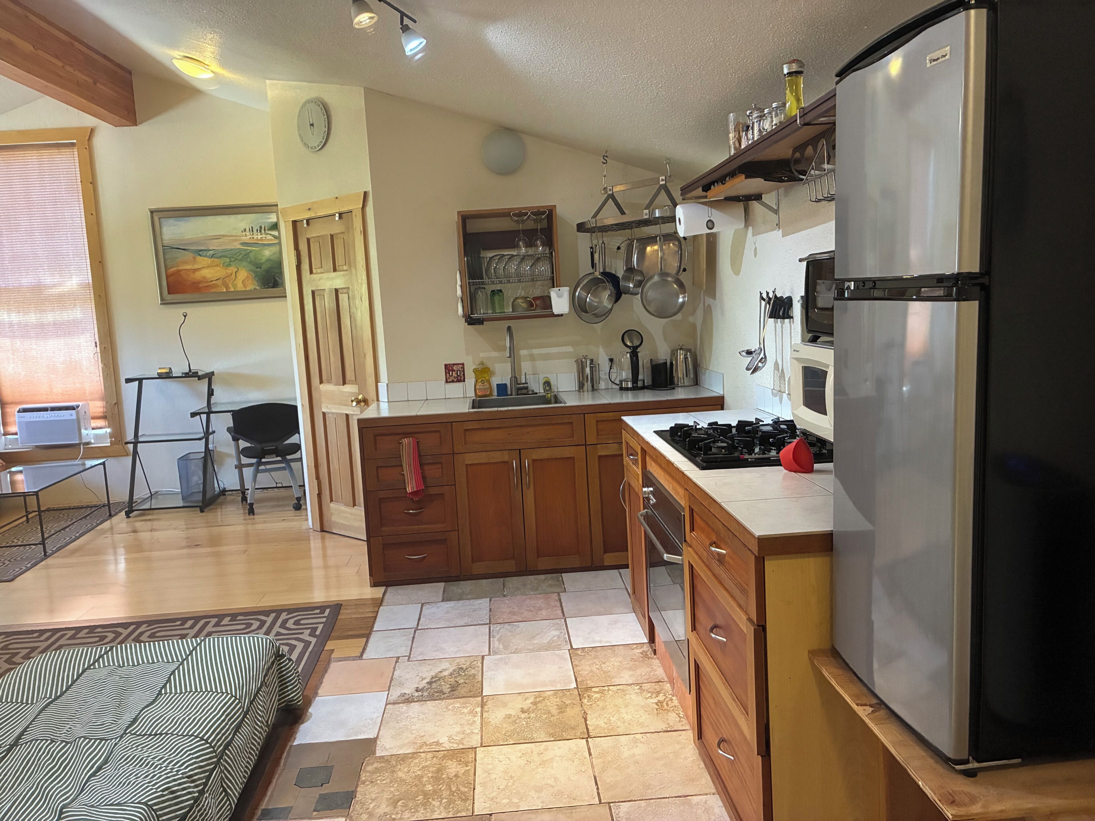 Coffee/tea maker, fridge, microwave, oven