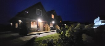 Baba Yaga Cottage – Peaceful Retreat with Sunset Views for Families and Couples