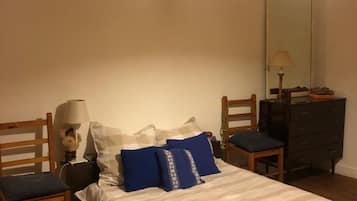 2 chambres, fer et planche à repasser, Wi-Fi, draps fournis