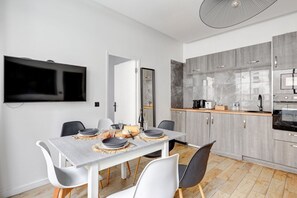 Microwave, oven, dishwasher, coffee/tea maker - 70 Decaens - Superb apartment in Paris 12 (Paris)