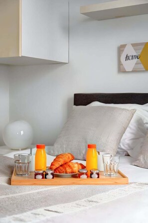 1 bedroom, iron/ironing board, Internet, bed sheets - TBS 236 - Charming apartment in Paris (Paris)