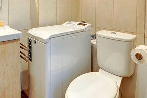 Shower, hair dryer, towels - TBS 236 - Charming apartment in Paris (Paris)