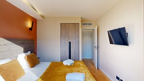 2 bedrooms, Internet, bed sheets - TheBlueStay 52 - Large 6p apt - Terrace and A/C (Paris)