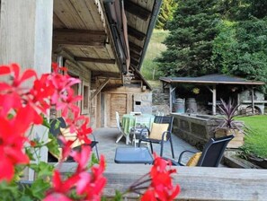 تناول الطعام بالخارج