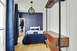 4 bedrooms, desk, Internet, bed sheets - TBS 9 - Elegant and modern duplex in ❤️ of Paris (Paris)