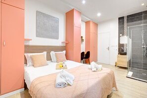 2 chambres, fer et planche à repasser, Wi-Fi, draps fournis