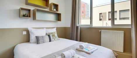 2 bedrooms, internet, bed sheets