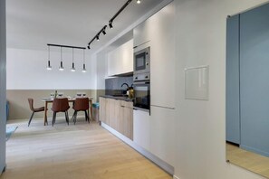 Microwave, oven, dishwasher, coffee/tea maker - TBS 85 - Design and modern apartment in Paris (Paris)