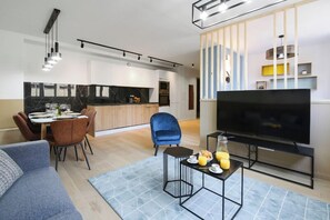 TV - TBS 85 - Design and modern apartment in Paris (Paris)