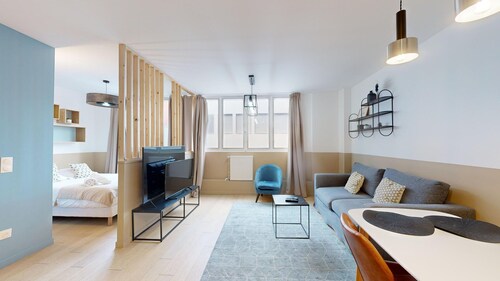 TBS 85- Appartement design et moderne à Paris